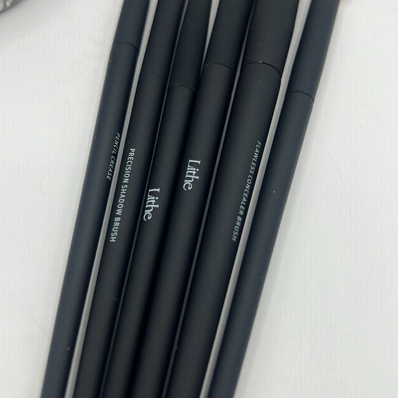 Lithe Makeup Brush Set - Picture 3 of 4